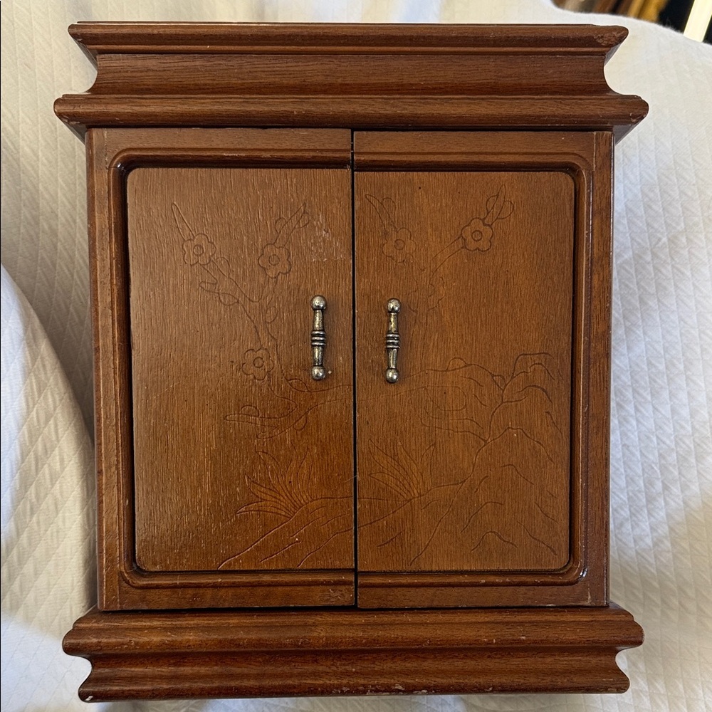 Vintage Musical Wind-up Jewelry Box with carved doors